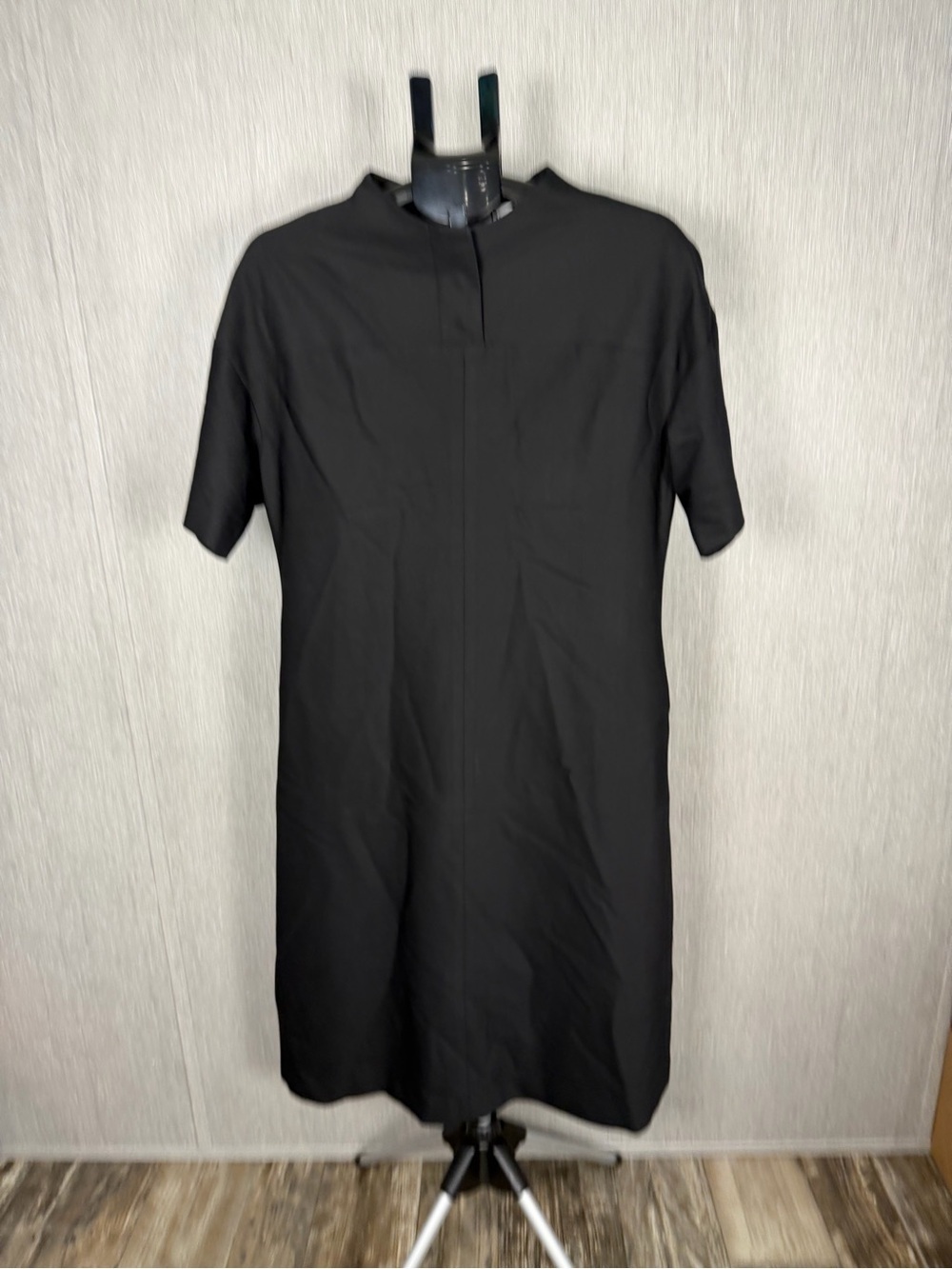 Men's Black Short-Sleeve Minimalist Shirt Dress